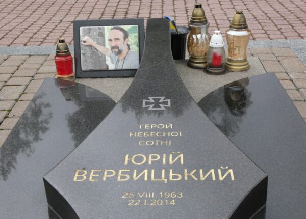 The grave of Yuriy Verbytskyi at Lychakiv cemetery in Lviv, Ukraine, on Jul 6, 2022. Photograph by Martin Kuz.