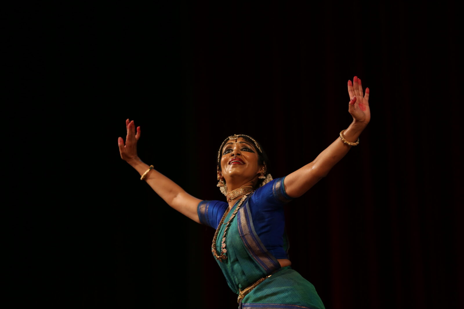 A woman from India performing the traditional dance of her country during an event for diplomacy between Burma and India in Yangon, on May 3, 2016. (Hong Sar)